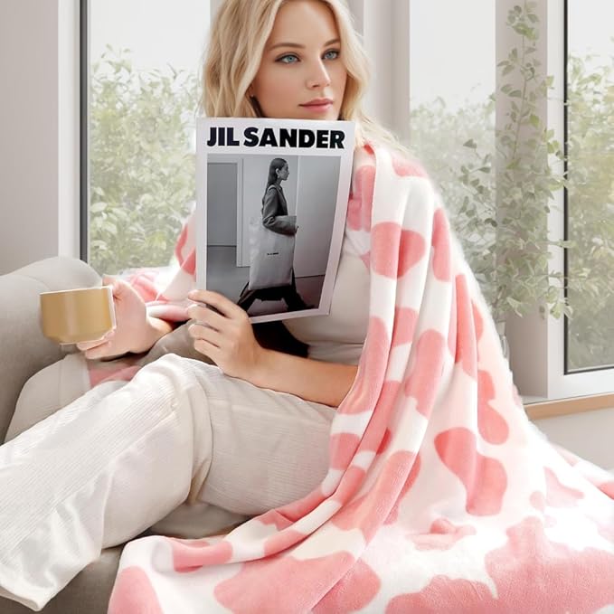 Flannel Cow Print Blanket Travel Size - Premium Lightweight Anti-Static Super Soft Cow Blankets, Lightweight Microfiber Winter Warm Cow Print Throw Blanket 50" x 60"(Pink Cow)
