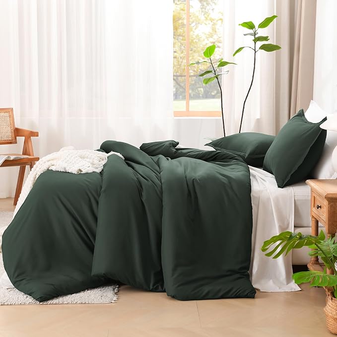 Litanika Forest Green Comforters Oversized King Size, 3 Pieces Lightweight Solid Bedding Comforter Set, All Season Fluffy Bed Set (120x98In Comforter & 2 Pillowcases)