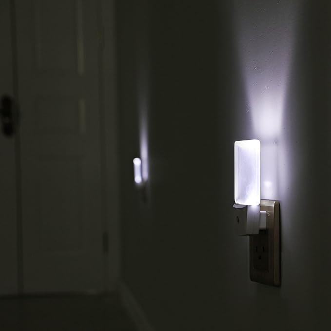 DEWENWILS Plug in LED Night Light with Light Sensor, Dusk to Dawn, Kids Nightlight for Nursery, Bathroom, Hallway, Bedroom, Cool White Light, Flat Clear Design, UL Listed, 4 Pack