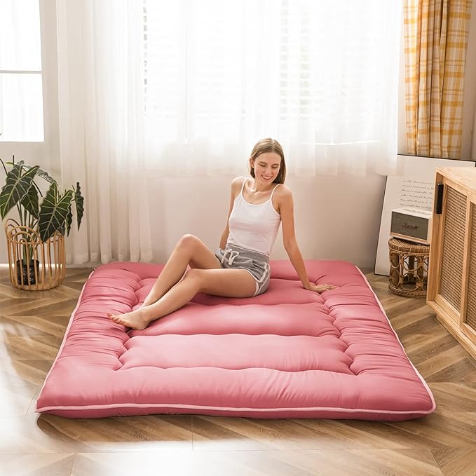 MAXYOYO Japanese Floor Mattress Futon Mattress, Thicken Sleeping Pad Foldable Roll Up Floor Futon for Adults Tatami Mat Dormitory Bed Lounger, Pink, Queen Size