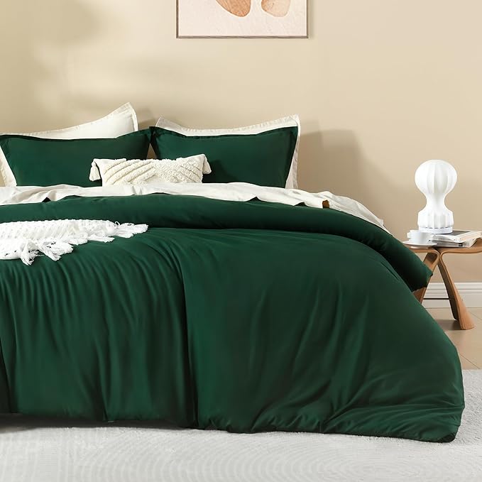 Litanika Comforters Emerald Green Oversized Queen Size, 3 Pieces Lightweight Solid Bedding Comforter Set, All Season Fluffy Bed Set (98x98In Comforter & 2 Pillowcases)