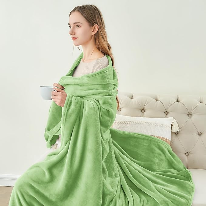 BEDELITE Fleece Blankets Queen Size Grass Green Throw Blankets for Bed, Luxury Plush Cozy Fuzzy Blanket 90x90 inches, Super Soft Warm Lightweight Throw Blanket All Seasons Suitable