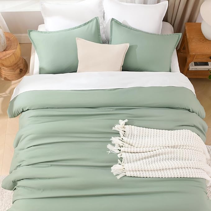 Litanika Oversized King Comforter Set 120x120, 3 Pieces Sage Green Super King Lightweight Solid Bedding Set, All Season Fluffy Bed Set Quilt Blanket