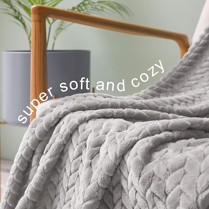 Exclusivo Mezcla Fleece King Size Blanket for Bed, 90x104 Inches Soft Cozy Jacquard Flannel Blankets, Lightweight Fuzzy Plush Warm for Winter, Light Grey