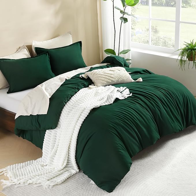 Litanika Oversized King Comforters Emerald Green Super King Plus Size, 3 Pieces Lightweight Solid Bedding Comforter Set, All Season Fluffy Bed Set (128x120In Comforter & 2 Pillowcases)