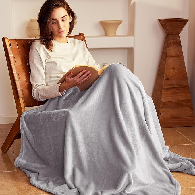 Exclusivo Mezcla Extra Large Fleece Throw Blanket for Couch, Sofa, 300GSM Super Soft and Warm Blankets, Light Grey Throw All Season Use, Cozy, Plush, Lightweight, 50x70 Inches