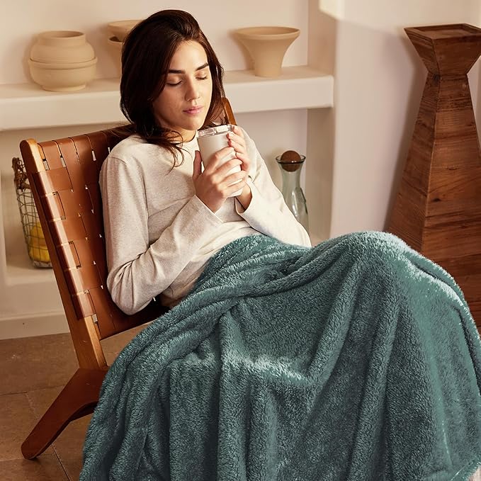 Exclusivo Mezcla Plush Fuzzy Fleece Throw Blanket Extra Large, Super Soft, Fluffy and Warm Blankets for Couch, Bed, Suitable for All Seasons (50x70 Inches, Celadon)