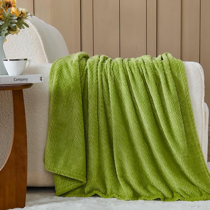 NEWCOSPLAY Super Soft Queen Blanket Green Premium Silky Flannel Fleece Leaves Pattern Lightweight Bed Blanket All Season Use (Green, Queen(90"x90"))