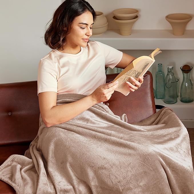 Exclusivo Mezcla Fleece Blanket King Size for Bed, Super Soft and Warm, All Season Use, Cozy, Plush, Lightweight, 90x104 Inches, Camel