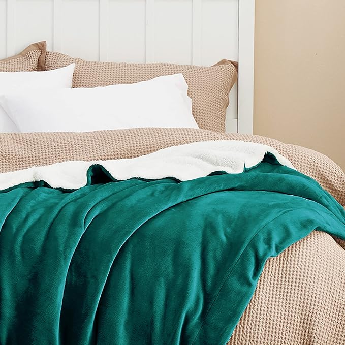 Bedsure GentleSoft Sherpa Fleece Throw Blanket Twin Size for Couch - Thick and Warm Throw for Women and Men, Soft Fuzzy Plush Twin Christmas Blanket for Winter, Forest Green, 60x80 Inches