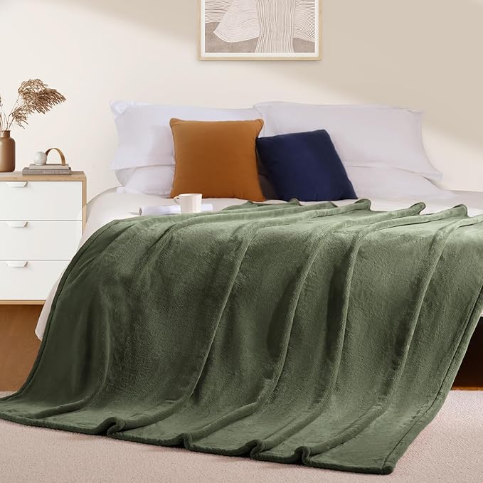 BEAUTEX Fleece Blanket Twin Size Super Soft Flannel Throw Blanket Lightweight Fuzzy Plush Blanket for Couch Sofa or Bed All Seasons (Olive Green, 60" x 80")