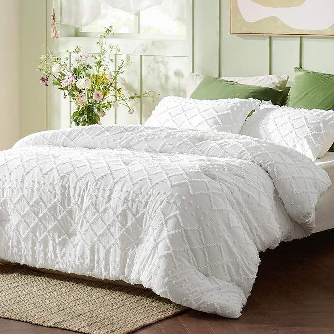 Bedsure King Comforter Set - White Comforter, Boho Tufted Shabby Chic Bedding for Kids, 3 Pieces Vintage Farmhouse Bed Set for All Seasons, Fluffy Soft Bedding with 2 Pillow Shams