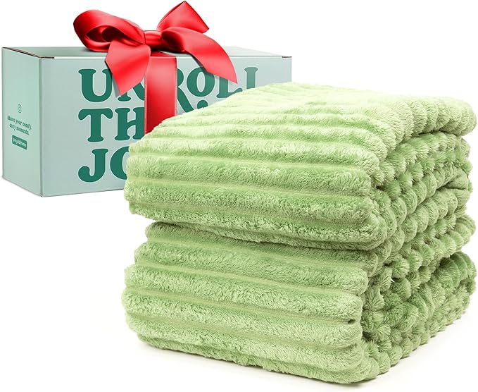 GO Premium Cozy Soft King Size Blanket for Couch, Bed - Green Fleece Blanket for Living Room, Bedroom, Home Decor - Large for Men, Women (90x108 Inches)