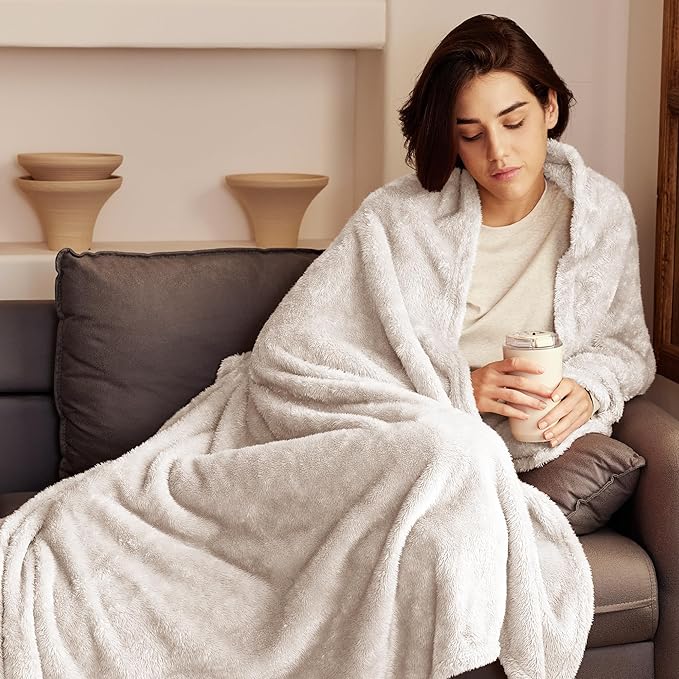Exclusivo Mezcla Plush Fuzzy Fleece Bed Blanket Queen Size, Super Soft, Fluffy and Warm Blankets Suitable for All Seasons (Beige, 90x90 Inches)