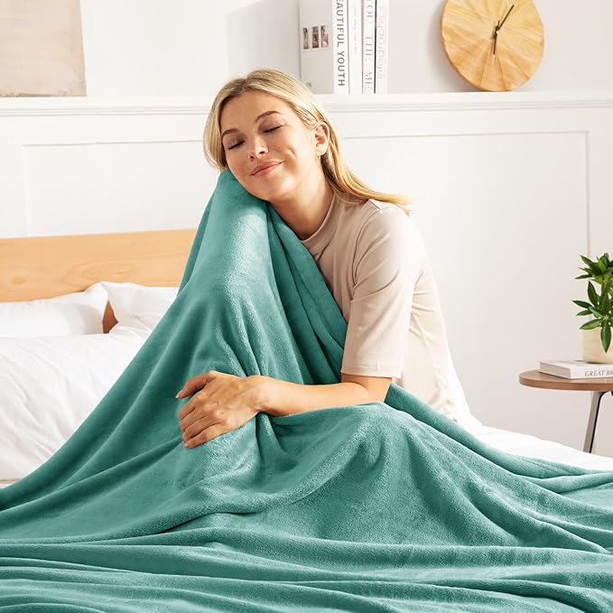Exclusivo Mezcla Fleece Blanket Queen Size for Bed, Super Soft and Warm, All Season Use, Cozy, Plush, Lightweight, 90x90 Inches, Celadon