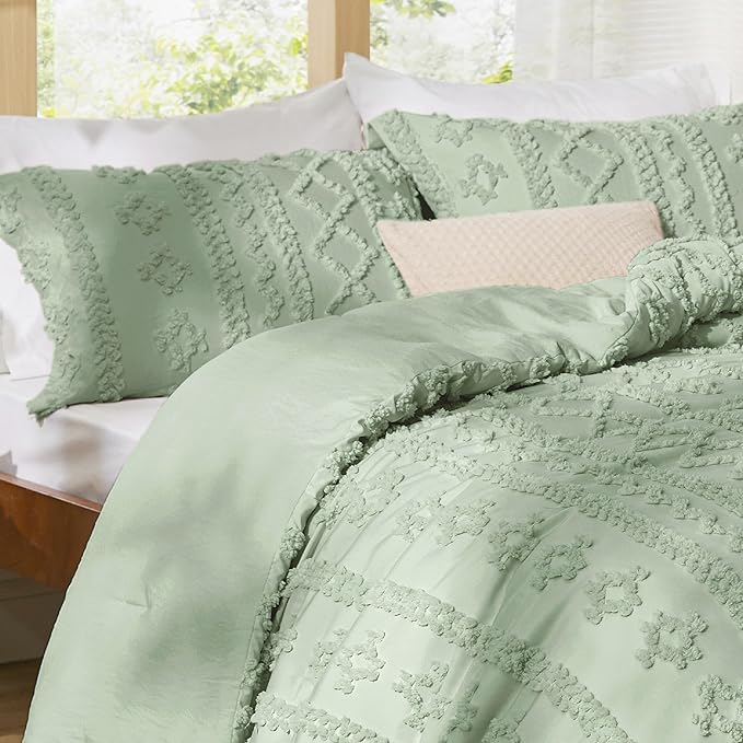 Bedsure Tufted Boho Comforter Set Full Size - Sage Green Boho Bed Set, GentleSoft™ 3 Pieces Farmhouse Shabby Chic Embroidery Bedding, Gifts for Woman, Soft Jacquard Full Comforter for All Seasons