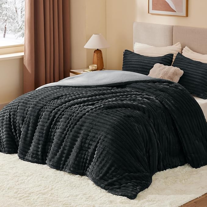 BEDELITE Fleece King Comforter Set -Super Soft & Warm Fluffy Black Bedding, Luxury Fuzzy Heavy Bed Set for Winter with 2 Pillow Cases