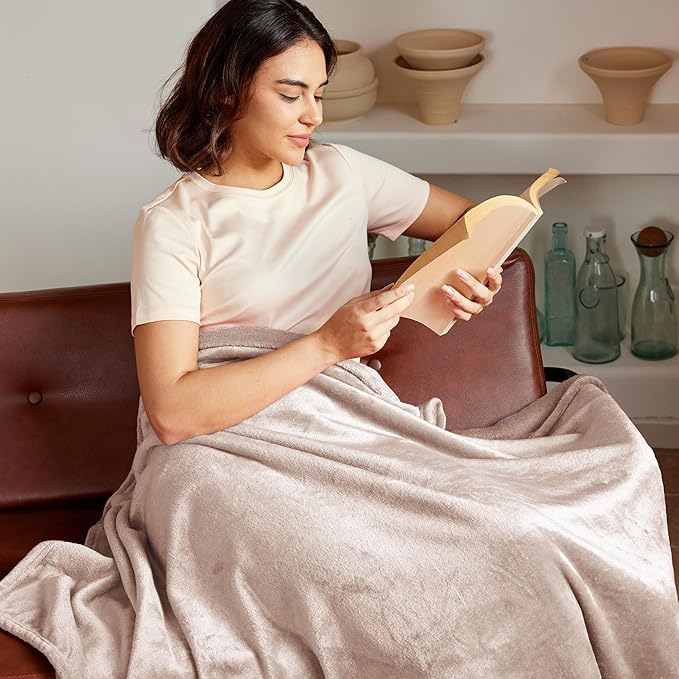 Exclusivo Mezcla Extra Large Fleece Throw Blanket for Couch, Sofa, 300GSM Super Soft and Warm Blankets, Camel Throw All Season Use, Cozy, Plush, Lightweight, 50x70 Inches