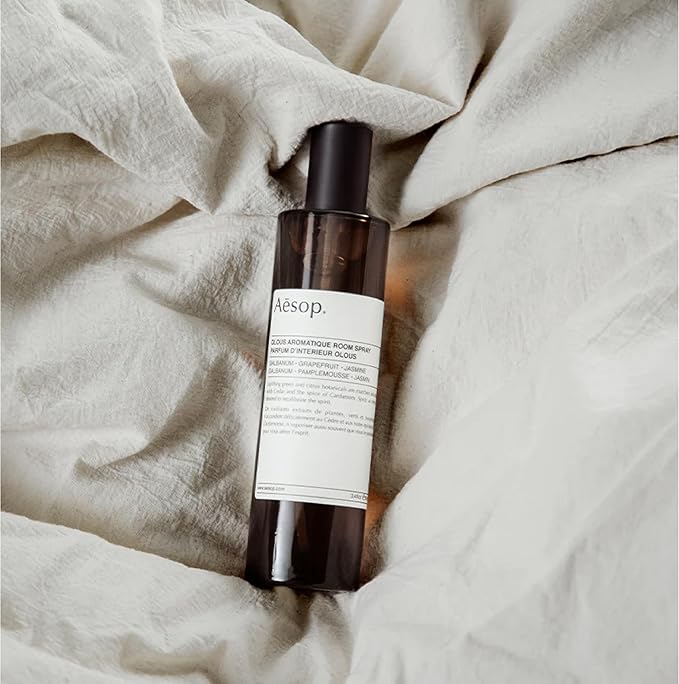 Aesop Olous Aromatique Room Spray | Non-Aerosol Air Freshener | Fresh, Woody, Citrus | Uplifting Citrus Botanicals, Cedar, Cardamom | Aroma for Several Hours | 3.4 oz / 100mL