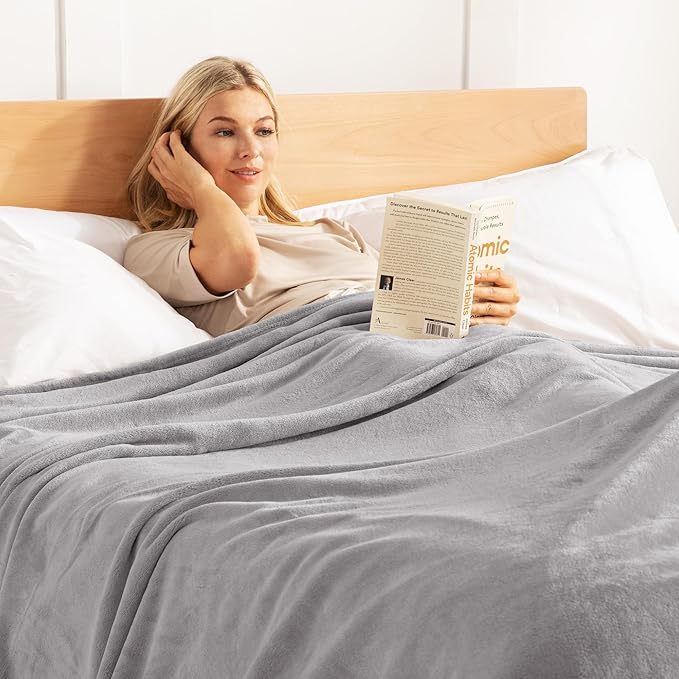 Exclusivo Mezcla Fleece Blanket King Size for Bed, Super Soft and Warm, All Season Use, Cozy, Plush, Lightweight, 90x104 Inches, Light Grey