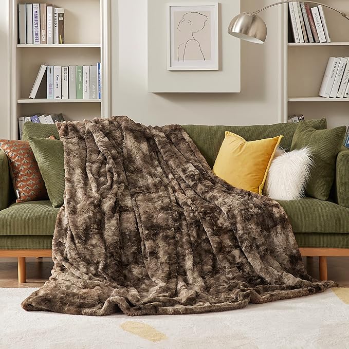 Bedsure GentleSoft Sherpa Fluffy Blanket King Size for Bed - Fleece Warm and Cozy for Women Gift, Plush & Fuzzy Faux Christmas Fur Blanket for Couch, Sofa Decor, Tie Dye Design, Brown, 108x90 Inches
