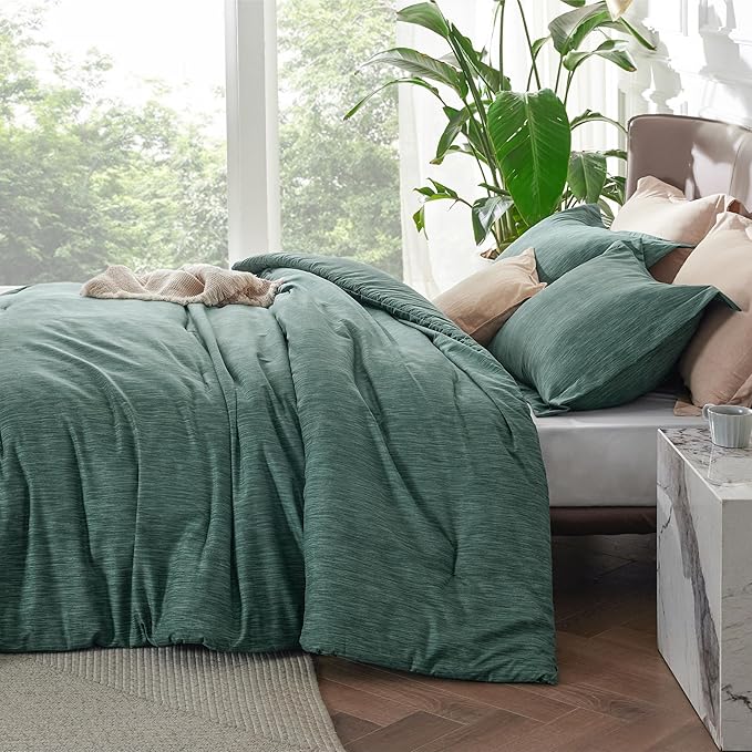 Bedsure Queen Comforter Set - Emerald Green Soft Bedding for All Seasons, Cationic Dyed Bed Set, 3 Pieces, 1 Queen Size Comforter (90"x90") and 2 Pillow Shams (20"x26"+2")