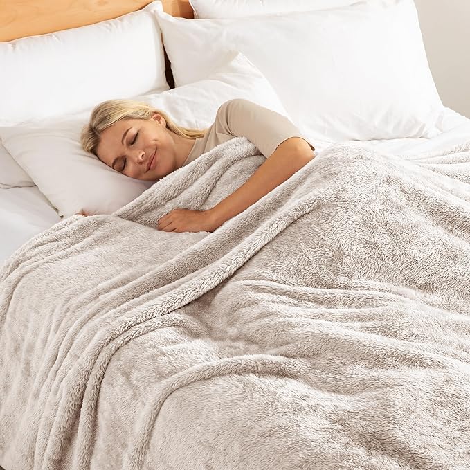 Exclusivo Mezcla Plush Fuzzy Fleece Bed Blanket Twin Size, Super Soft, Fluffy and Warm Blankets, Suitable for All Seasons (Beige, 90x66 Inches)