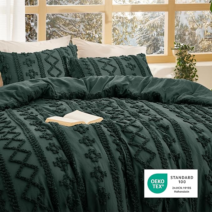 Bedsure Tufted Boho Comforter Set Queen Size - Emerald Green Boho Bed Set, GentleSoft™ 3 Pieces Farmhouse Shabby Chic Embroidery Bedding, Gifts for Woman, Soft Jacquard Queen Comforter for All Seasons