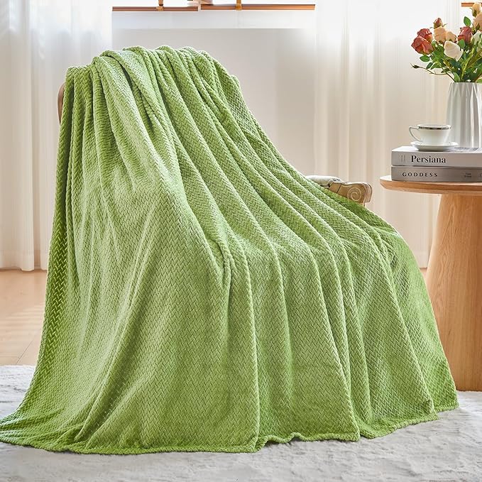 NEWCOSPLAY Super Soft Queen Blanket Green Premium Silky Flannel Fleece Leaves Pattern Lightweight Bed Blanket All Season Use (Green, Queen(90"x90"))